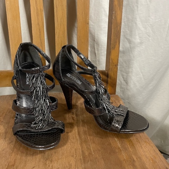 Kenneth Cole Reaction Dangle Know Heels Gray Croc Embossed Leather Beads 8.5 - Picture 2 of 7